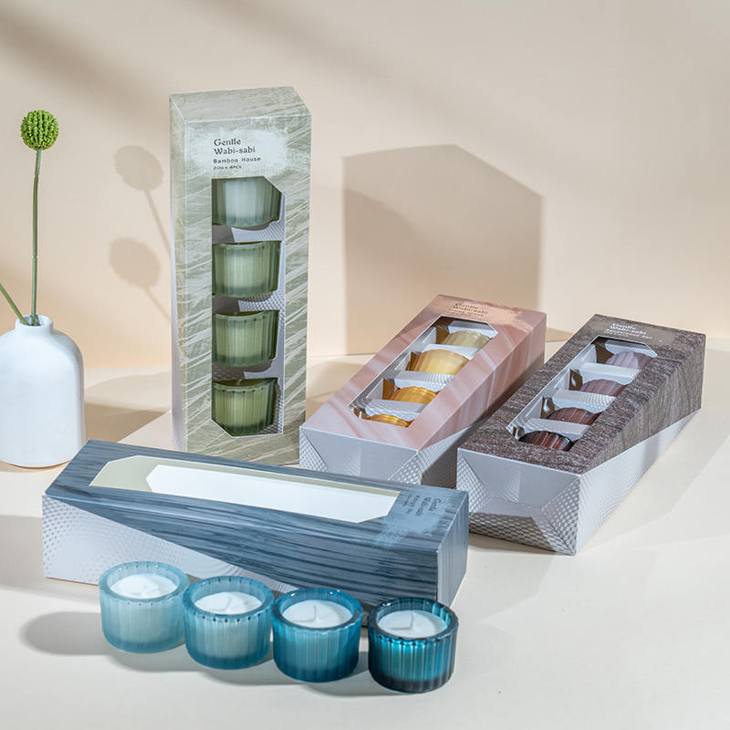 Set med 4 vertikala randiga små ljuskoppar av dvärgglas