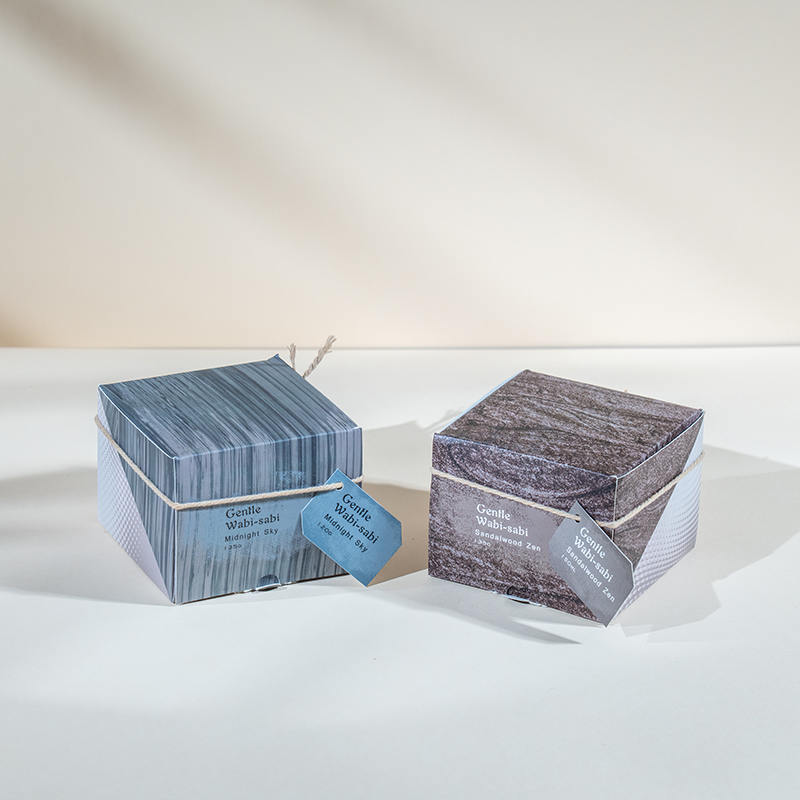 Rund ljuskopp i glas med vertikala ränder doftljus - eko sojavaxljusförsäljare