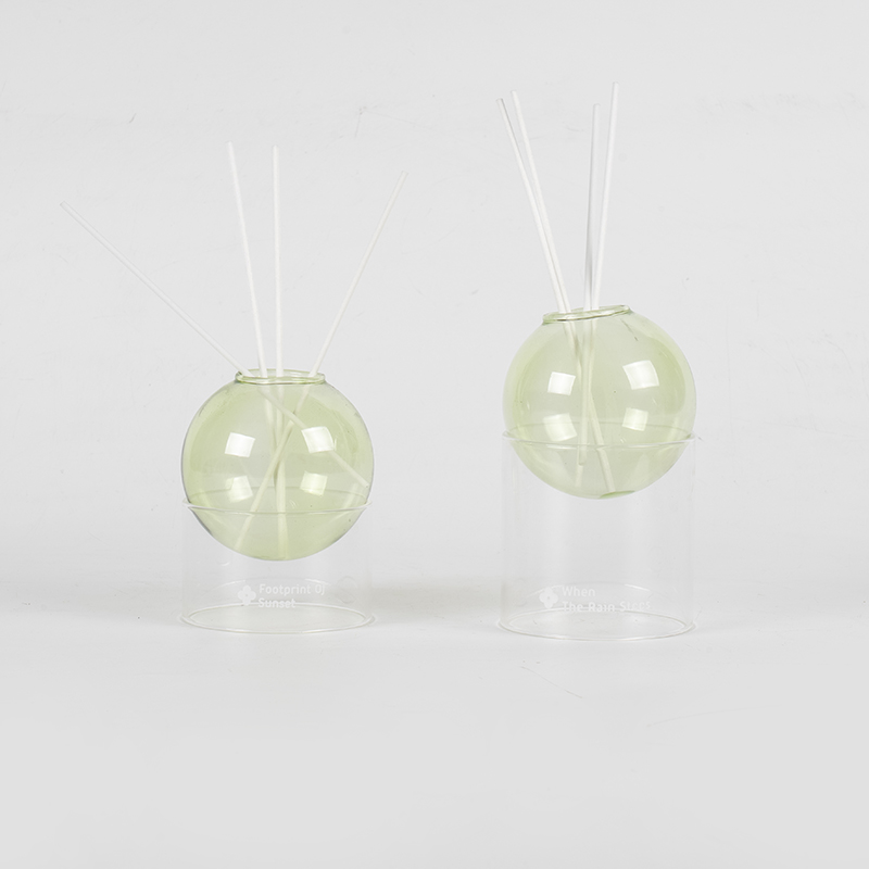 Genomskinlig glasbas, glaskula med rördiffusor-styling aromaterapi