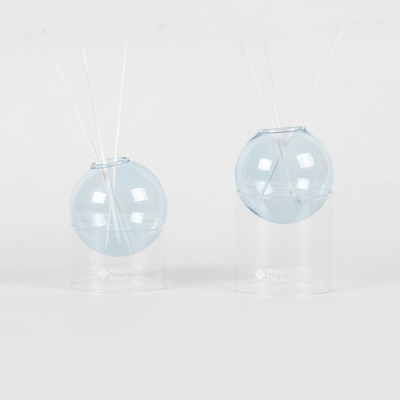 Genomskinlig glasbas, glaskula med rördiffusor-styling aromaterapi